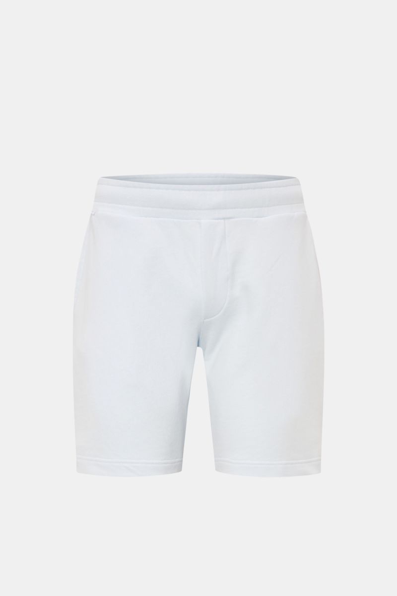 04651/ A trip in a bag Sweat-Shorts 'CL' pastellblau, Frontansicht, aus Bio-Baumwolle und Leinen, elastischer Bund, Regular Fit, französische Taschen.