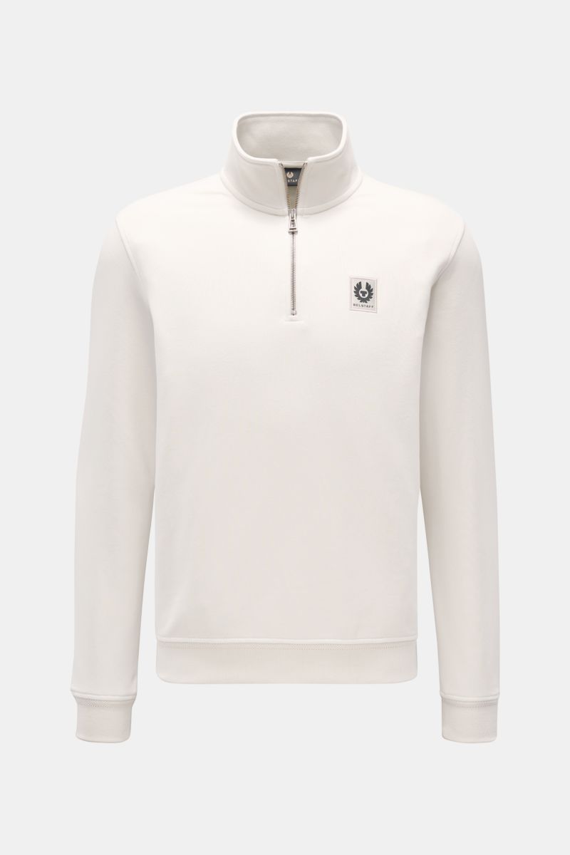 Belstaff Sweat-Troyer 'Quarter Zip' creme frontal fotografiert, Slim Fit, aus reiner Baumwolle mit weichem Griff, Troyer-Kragen, Reißverschluss, Brust-Weblabel und flexiblen Rippbündchen.