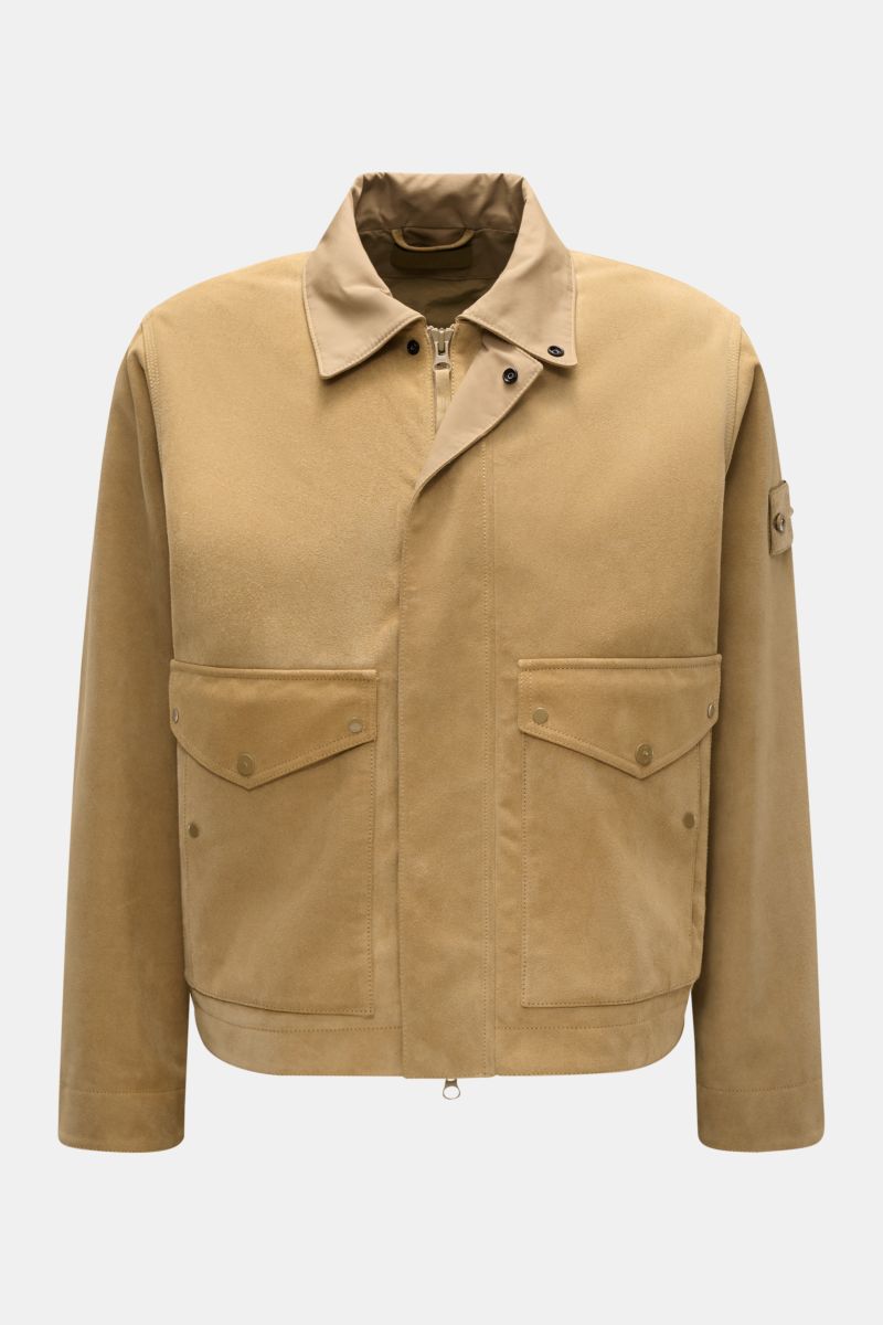 Stone Island Suede jacket 'Ghost Piece' light brown shown from the front on a plain background. Casual statement piece with authentic leather craftsmanship: The suede jacket 'Split Leather S.I. Ghost' from the Ghost Capsule Collection by Stone Island make