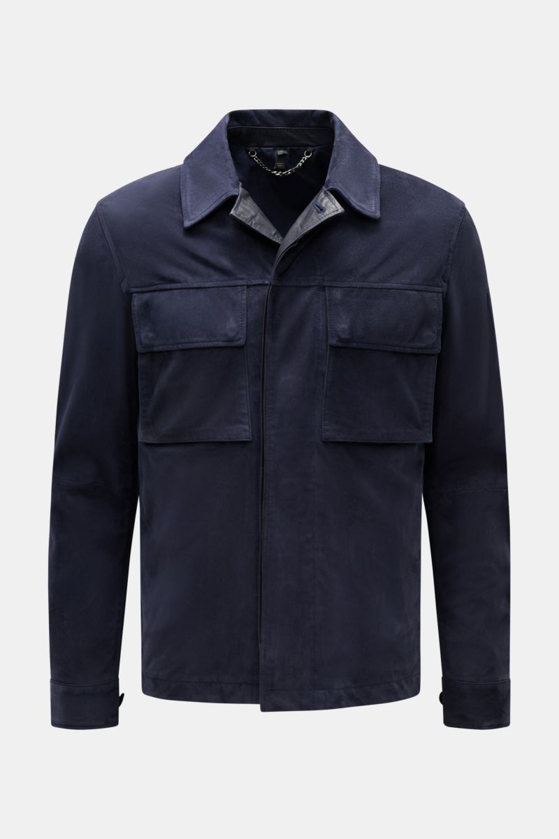 Front view of Belstaff Suede jacket 'Waymark' navy in supple suede with concealed button placket, patch breast pockets, turn-down collar, and cuffs.

Description: 
A versatile piece in supple suede: The hybrid 'Waymark' by BELSTAFF is a cool alternativ
