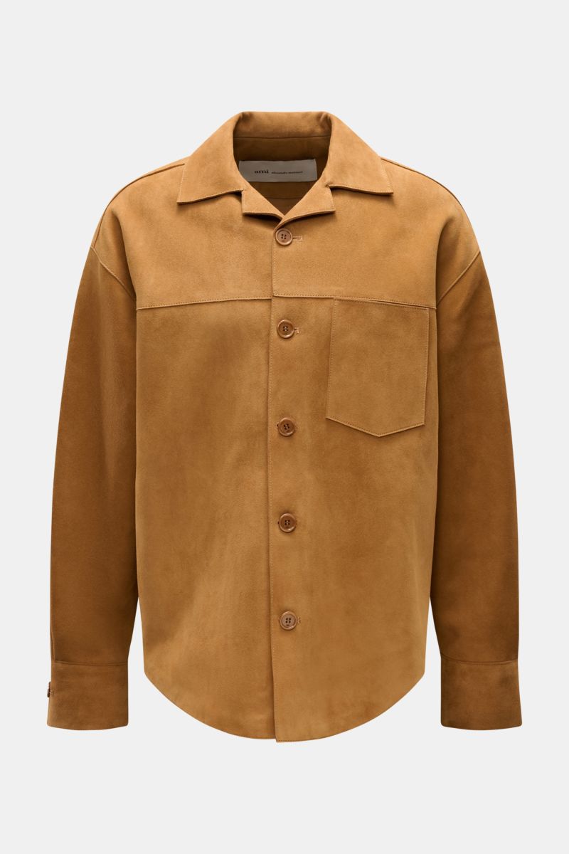 Front view of Ami Paris Veloursleder-Overshirt camel in soft veloursleder, featuring a short lapel collar, oversized fit, chest patch pocket, five-button placket, sport cuffs with buttons, and rounded hem. Urban and casual, this statement piece pairs perf