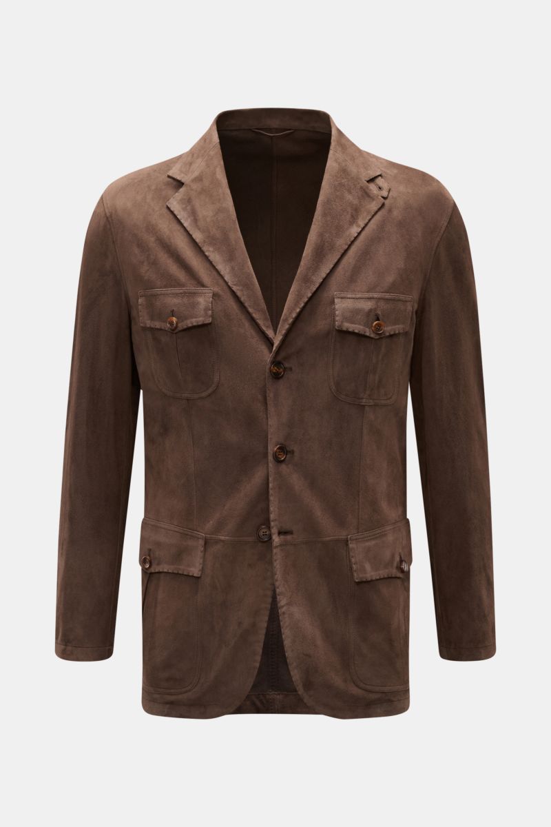 Rifugio Suede jacket dark brown shown from the front, featuring supple suede, slim fit, step lapel with tab, three-button style, four front pockets, button cuffs, unconstructed design, and two inside pockets. The luxurious reinterpretation of a classic co