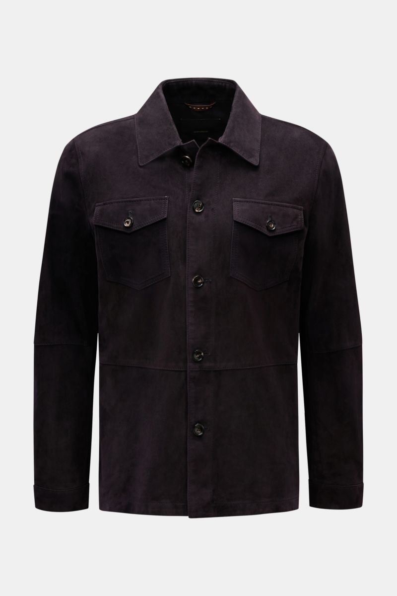 Windsor Velourslederjacke 'Olfano' schwarz, front view of a slim fit, lightweight black goat suede jacket with soft velour, five-button placket, flap chest pockets, cuffed sleeves, and unlined design. Die leichte Lederjacke 'Olfano' von WINDSOR aus fei