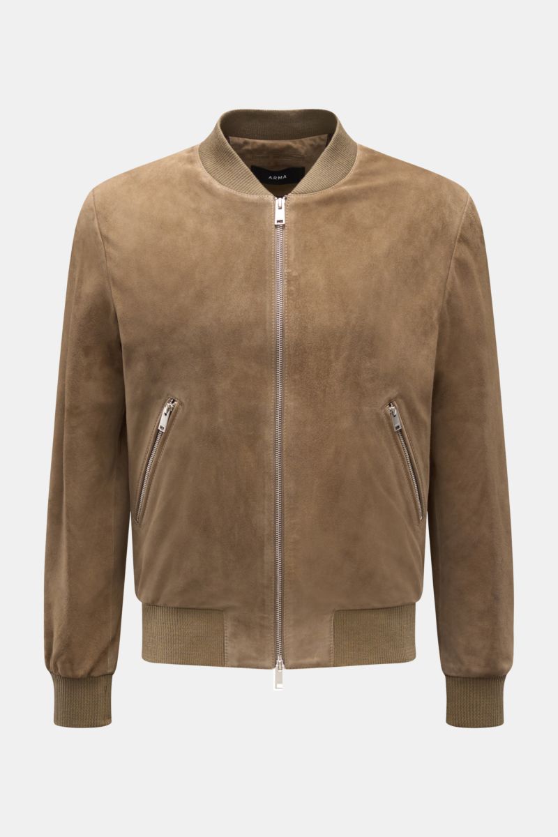 Arma Veloursleder-Blouson 'Didier' taupe, frontale Ansicht, Slim Fit, feines Ziegenvelours, Blousonkragen, Zwei-Wege-Zipper, Hüfttaschen mit Reißverschluss, elastische Rippbündchen, tonales Innenfutter, zwei Innentaschen.