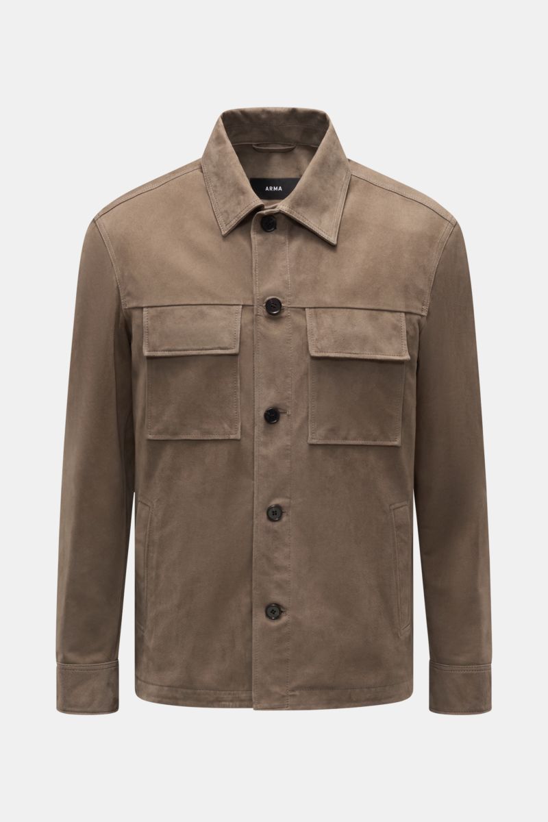 Arma Velourslederjacke 'Mex' khaki frontal, Slim Fit, softes Veloursleder, Umlegekragen, fünf Knöpfe, vier Front- und zwei Innentaschen.