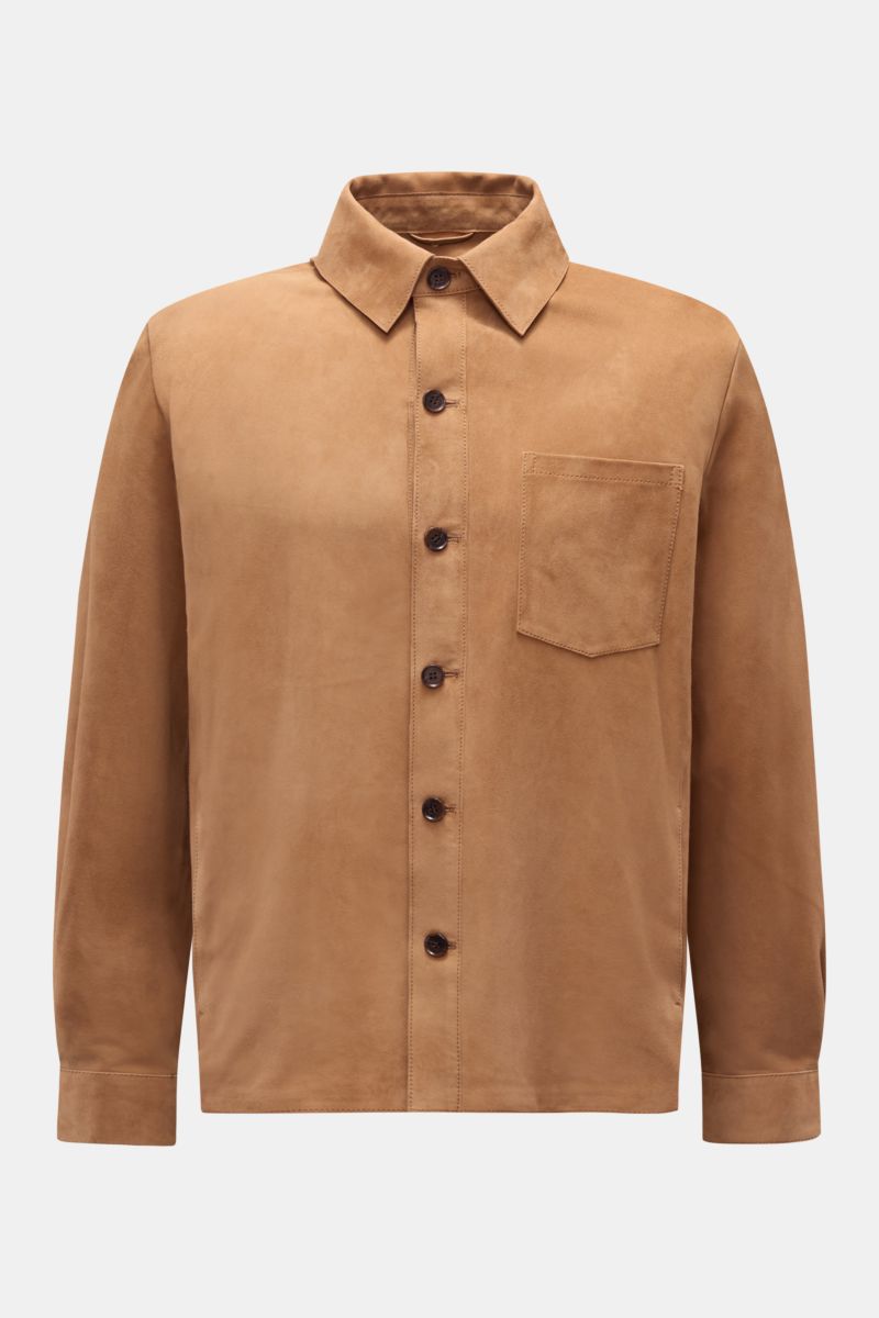 Arma Velourslederjacke 'Dino' hellbraun, slim Fit, softes Veloursleder, Umlegekragen, sechs Knöpfe, Brusttasche, Fronttaschen, Knopfärmel, frontal fotografiert.