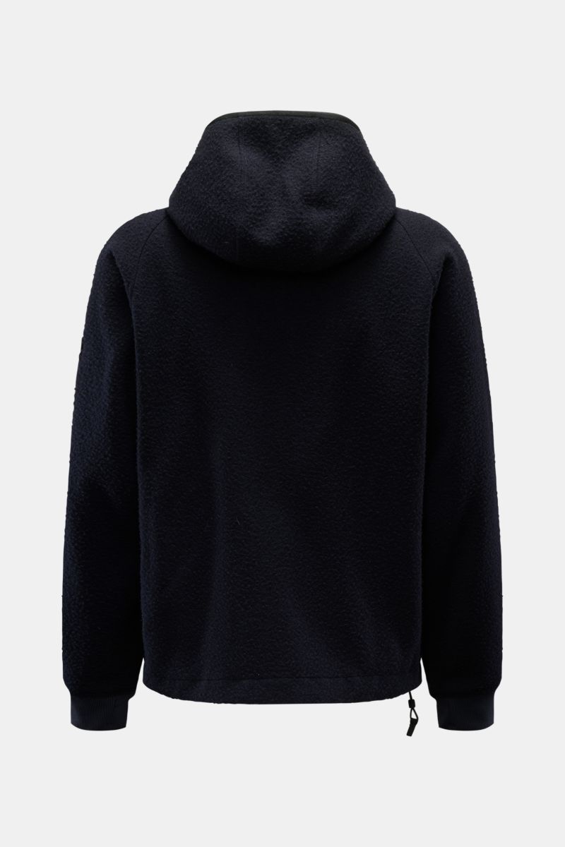 Stone Island Jacke 'Panno Ratinato' navy shown from the back, hooded jacket in wool and microfiber blend with ribbed cuffs and adjustable hem. Funktionaler Eyecatcher: Die STONE ISLAND Kapuzenjacke wird mit ihrer Ratiné-Verarbeitung zum sportiven Hingucke