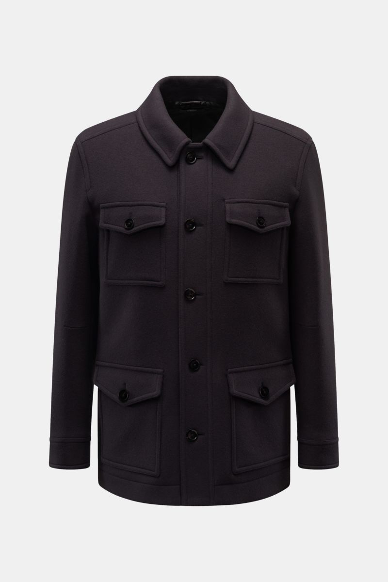 Tom Ford Wolljacke navy aus reiner Schurwolle, Slim Fit, mit Umlegekragen, fünf Knöpfen, vier Pattentaschen, halb gefüttert, frontale Perspektive.