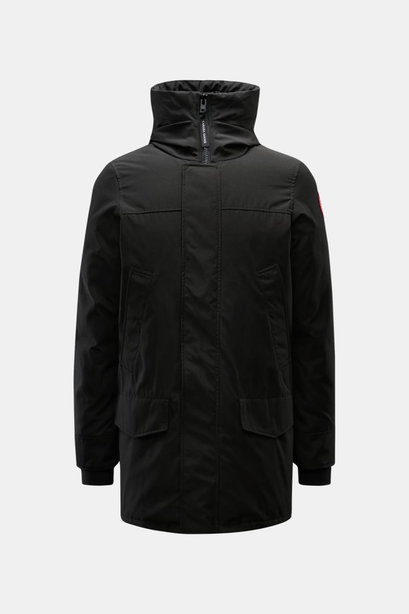 Canada Goose Daunenparka 'Langford' schwarz, frontale Perspektive, Arctic-Tech-Material, wärmend, Kapuze, Taschen, funktional im urbanen Stil.