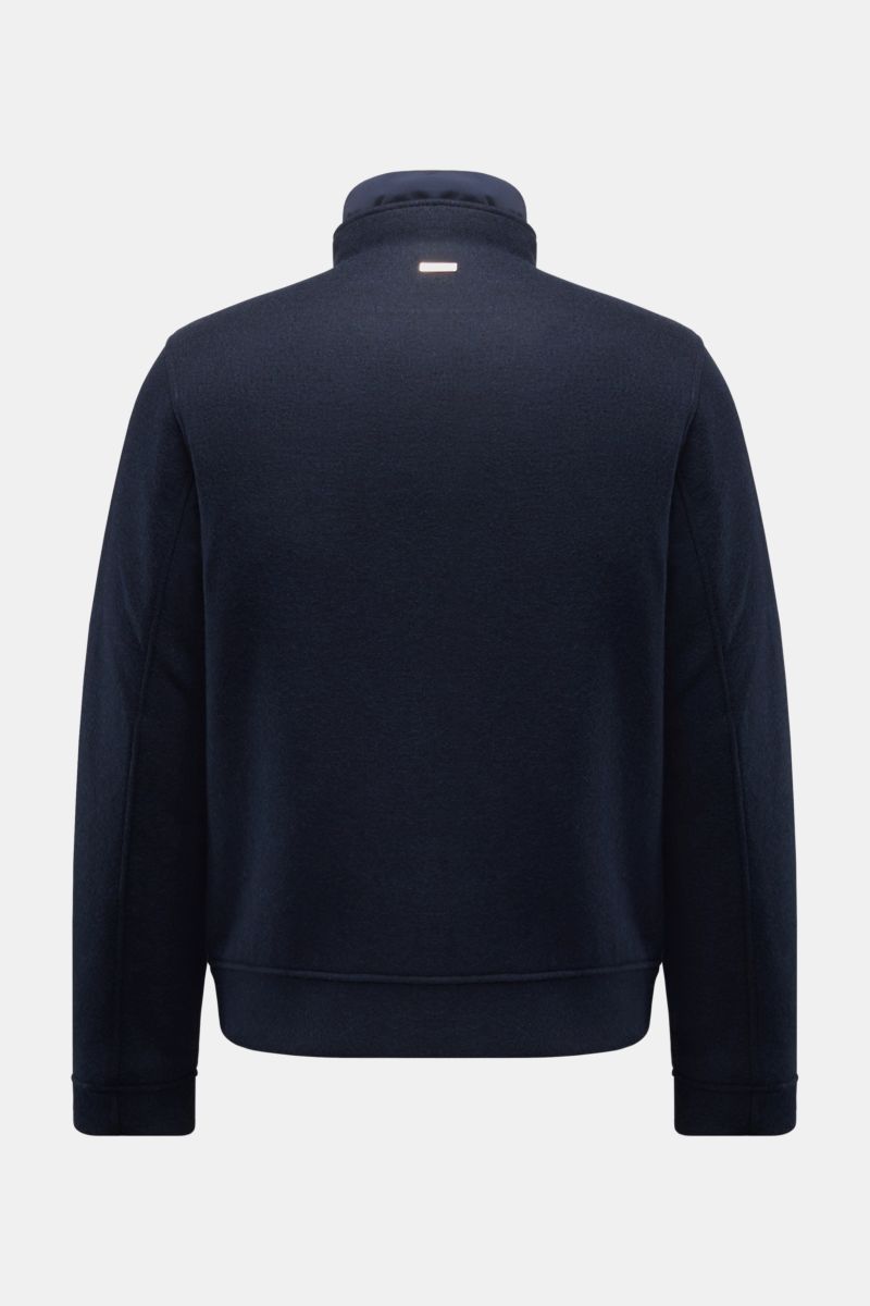 Woolrich Daunenjacke navy shown from the back, made of wool and microfiber, lightweight down filling, slim fit, snap button placket, variable collar with button strap, slanted welt pockets, buttoned sleeve cuffs, adjustable waist, quilted smooth lining, t