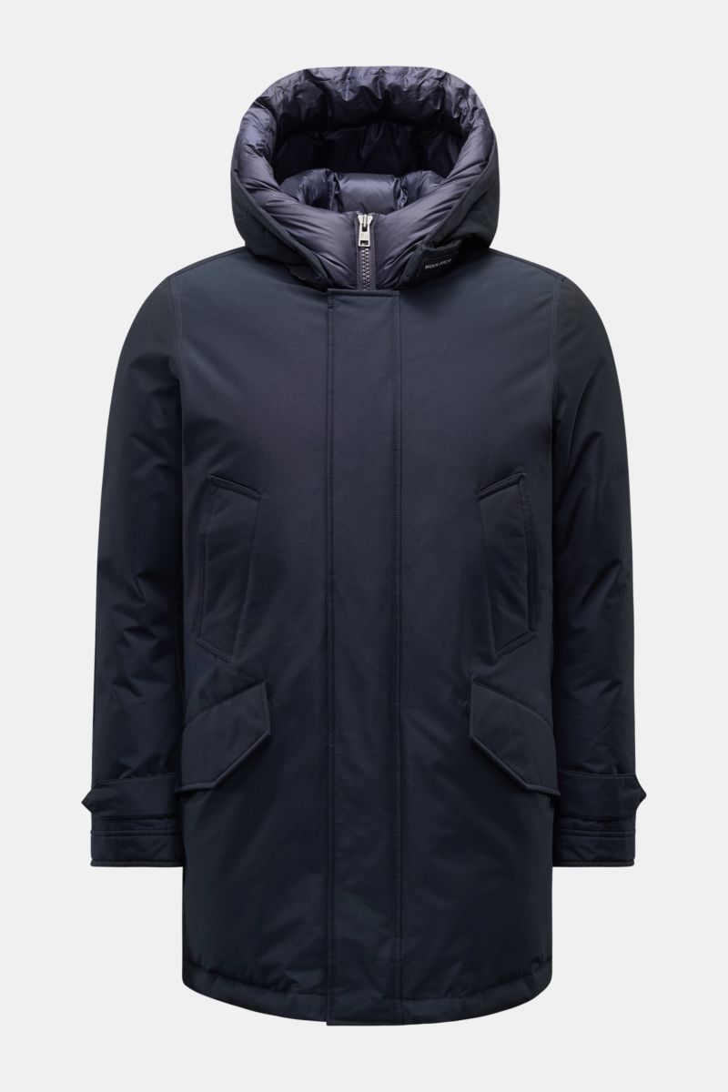 Woolrich Daunenparka 'Polar High Collar' navy, frontale Ansicht, wind- und wasserabweisend, wattierte Kapuze, Slim Fit, vier Fronttaschen, Daunenfüllung.