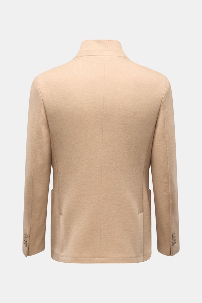 Fedeli Cashmere Jacke beige, Rückansicht, Slim Fit mit Stehkragen, reiner Cashmere, weicher Griff, Vier-Knopf-Leiste, Brusttasche, Hüfttaschen, Kissing Buttons, Seitenschlitze, halb gefüttert, zwei Innentaschen.