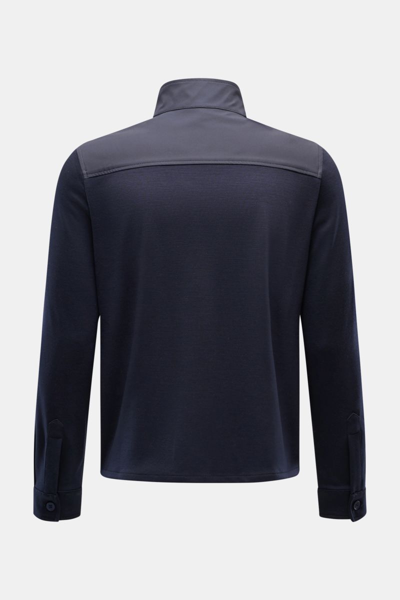 Back view of the Marco Pescarolo Jacke 'Key' navy showing its sporty look with jersey sleeves and back panel, pure wool, elastic fit.

Description: Ihre sportive Optik verdankt die Jacke 'KEY' von MARCO PESCAROLO den Ärmeln und dem Rückenteil aus Jerse