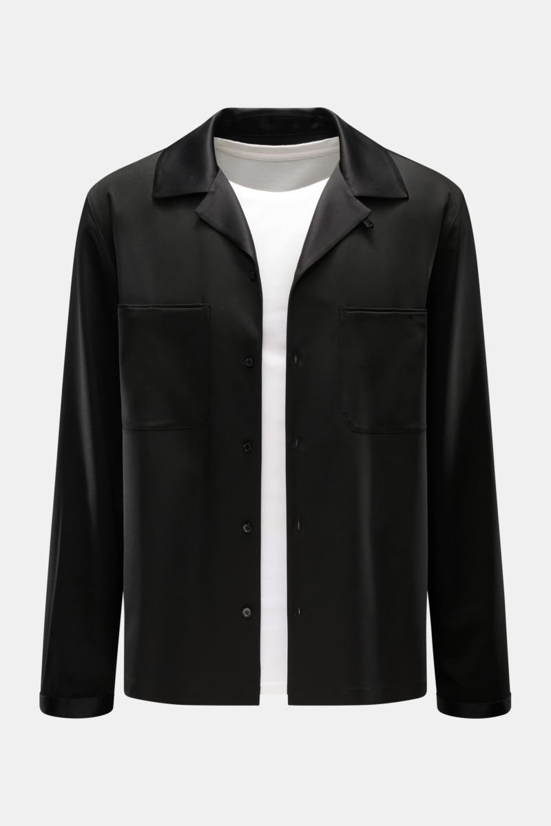 Front view of Golden Goose Overshirt 'M's Tailored Shirt Paolo W Camp' black in pure virgin wool twill, featuring satin collar, breast pockets, and five-button placket, styled over a white shirt. Uncomplicated, individual, GOLDEN GOOSE: This overshirt in 