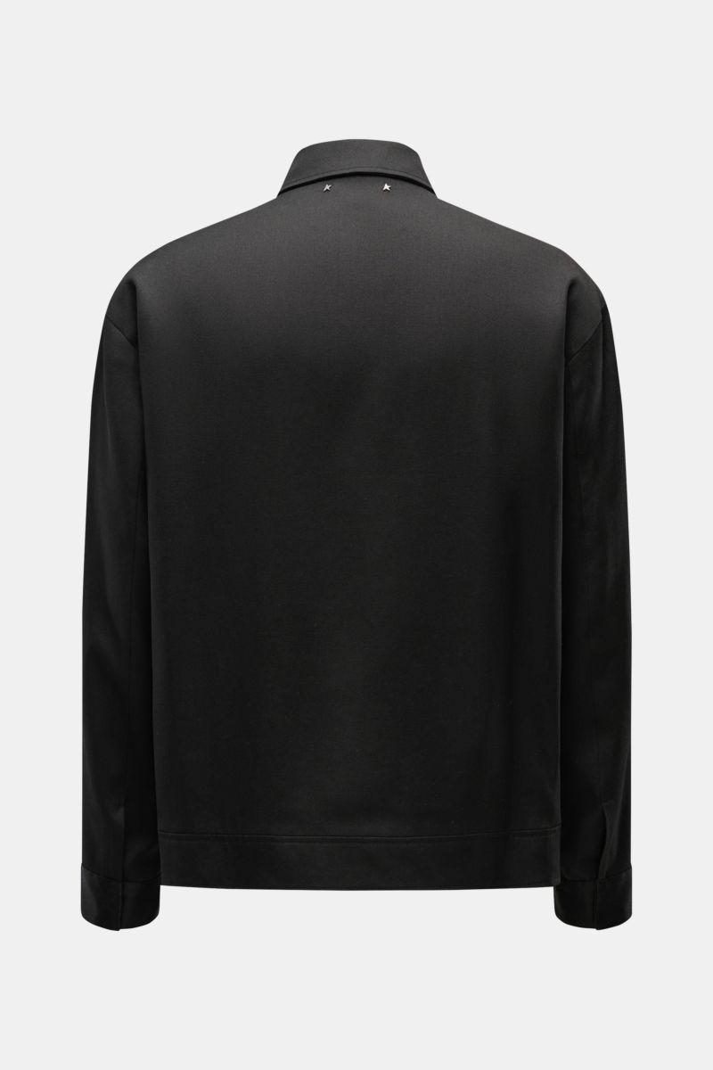 Rückansicht der schwarzen Golden Goose Jacke 'Coach Jacket Luther', aus feinem Schurwoll-Twill mit zwei kleinen Metallsternen am Umlegekragen.