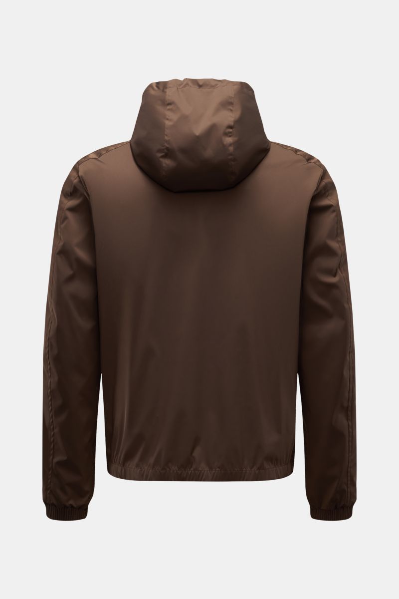 Moorer Blouson 'Albori TJ' dunkelbraun, Rückansicht, Slim Fit, wasserabweisend, Kapuze mit Tunnelzug, elastische Bündchen, Zipper- und Innentaschen.