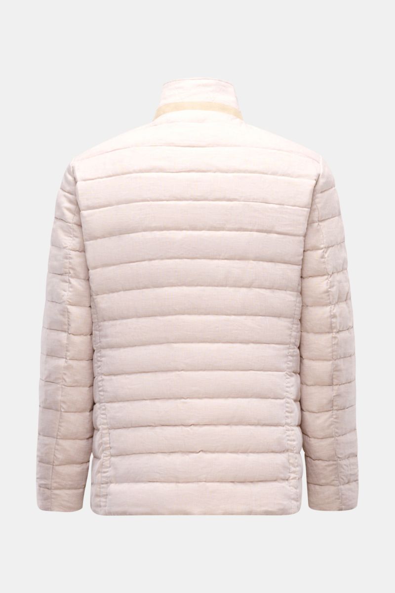 Rear view of the Moorer Down jacket 'Zavyer' beige mottled, an elegant quilted jacket with pure linen, lightweight down lining, slim fit, leather collar detail, two-way zip, storm flap with buttons, classic breast pocket, hip flap pockets, smooth lining, 