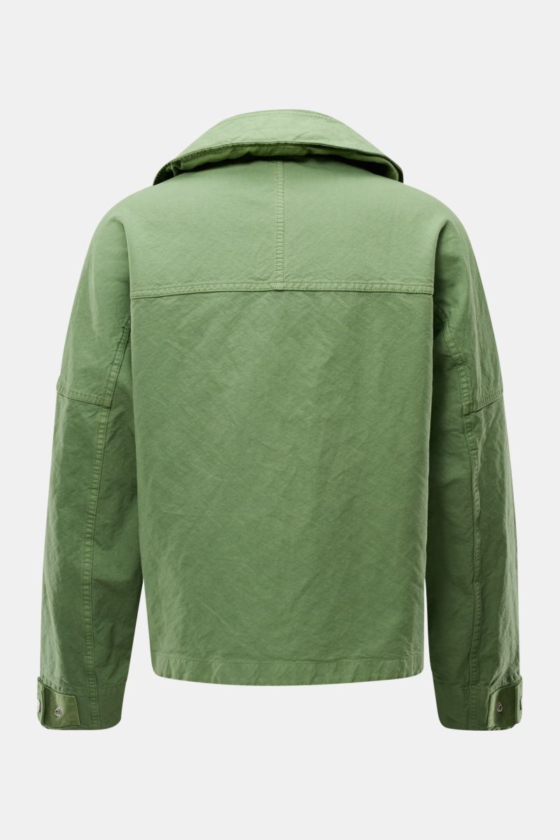 Stone Island Jacke 'Marina' grün, Rückansicht, maritimes Layering-Piece aus Baumwolle/Microfaser, Regular Fit, wasserabweisend, mit Umlegekragen.