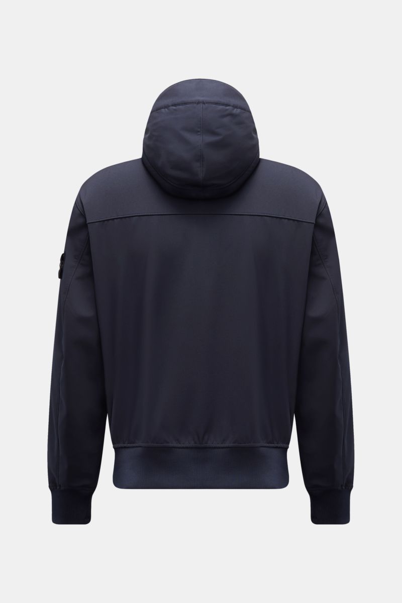 Stone Island Blouson 'Light Soft Shell-R' navy, Rückansicht mit Kapuze, Slim Fit, wind- und wasserabweisend, elastische Bündchen, Kompass-Badge.