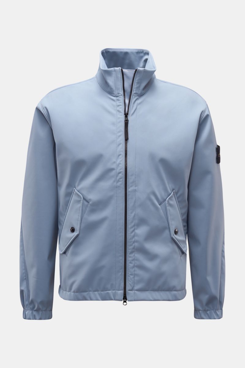 Front view of Stone Island Jacke 'Light Soft Shell-R' rauchblau, a slim fit soft shell jacket with a high collar, two-way zipper, flap front pockets, elastic cuffs, compass badge on the upper arm, made from premium microfiber that is wind- and water-resis