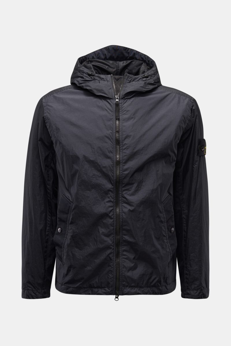 Front view of Stone Island Jacke 'Garment Dyed Crincle Reps NY' dark navy, a slim fit jacket in water-repellent, wind-blocking technical microfiber with hood, two-way zipper, angled snap-button hip pockets, sleeve badge, shiny lining, snap-button cuffs, a