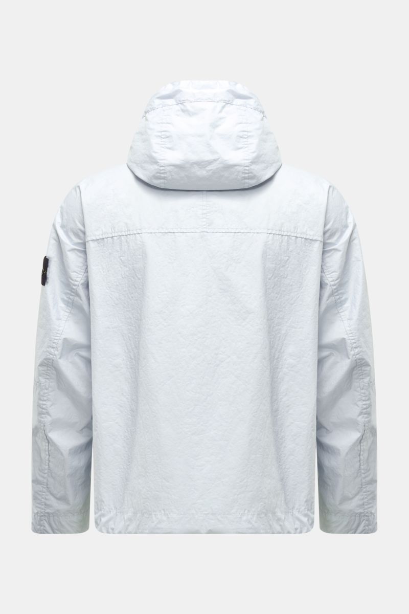 Back view of Stone Island Jacke 'Membrana' hellgrau in light gray, made of lightweight, wind- and water-repellent microfiber with hood, regular fit, and compass badge on sleeve.