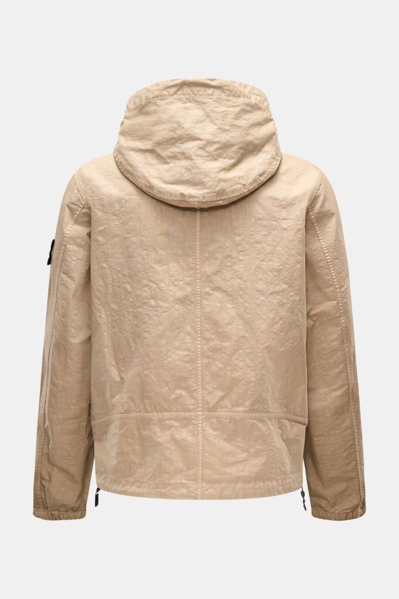 Rear view of Stone Island Jacke 'Organic-Look Nylon Panama-TC' beige, made of high-quality microfiber canvas with a water-repellent coating, featuring a hood with drawstring, elastic cuffs, and adjustable hem.

Mit der Jacke 'Organic-Look Nylon Panama-