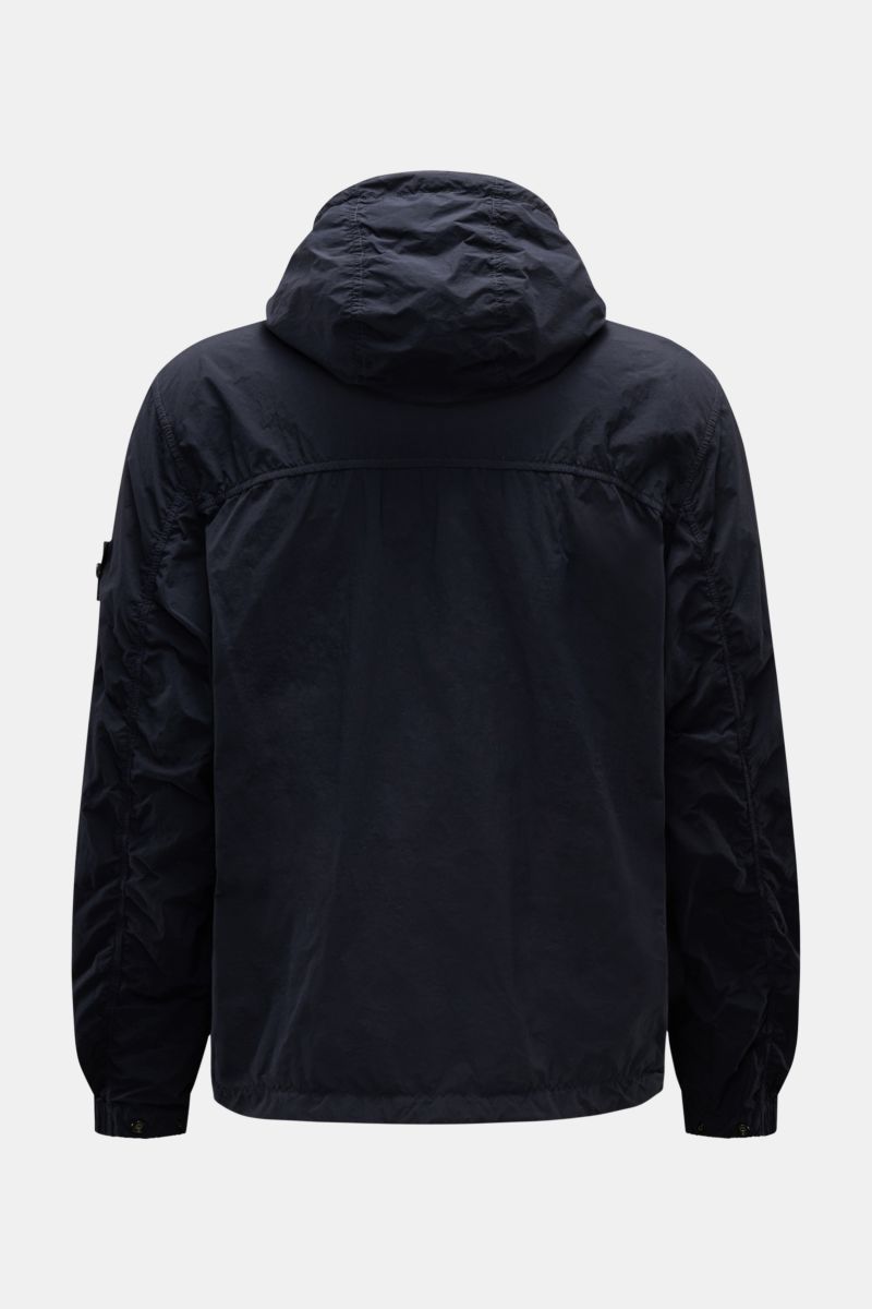 Stone Island Jacke 'Nylon Smerigliato-TC' navy, Rückansicht, wasserabweisend, Kapuze, Kompass-Badge, leichte Microfaser, Slim Fit, aufgesetzte Taschen.