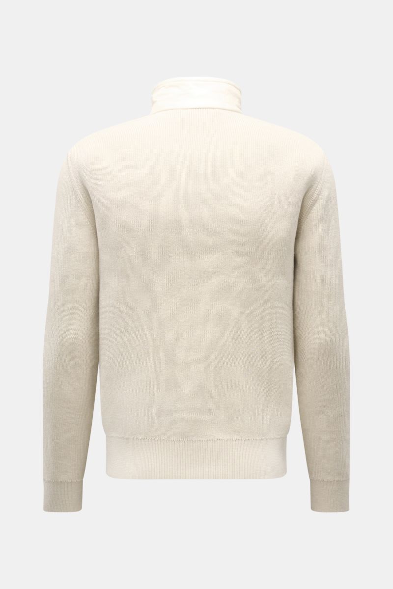 Rear view of Belstaff Daunenjacke 'Control Cardigan' sand, a slim-fit hybrid jacket with wool knit back, microfiber quilted down front, high collar, two-way zipper, ribbed cuffs, and Belstaff web label on upper arm, perfect for casual transitional wear.