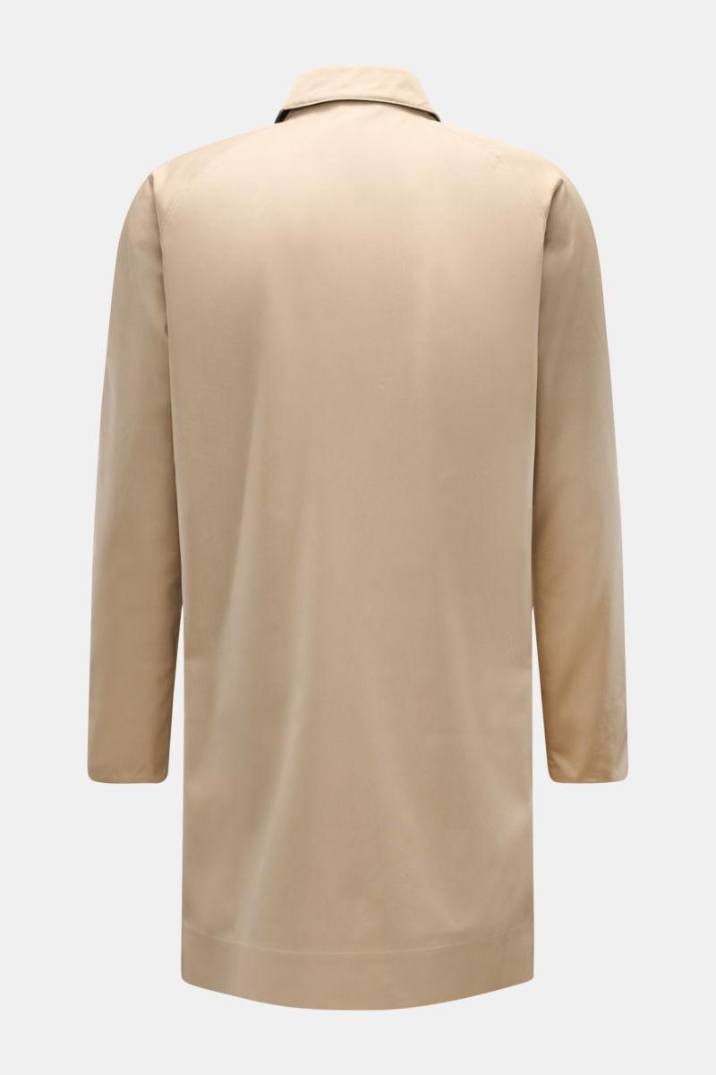 Barbour Rain coat 'Rokig' beige shown from the back, slim fit lightweight raincoat with waterproof membrane, turn-down collar, storm flap with buttons, two-way zip, large welt pockets, centre back vent, soft microfibre with viscose, smooth lining, classic