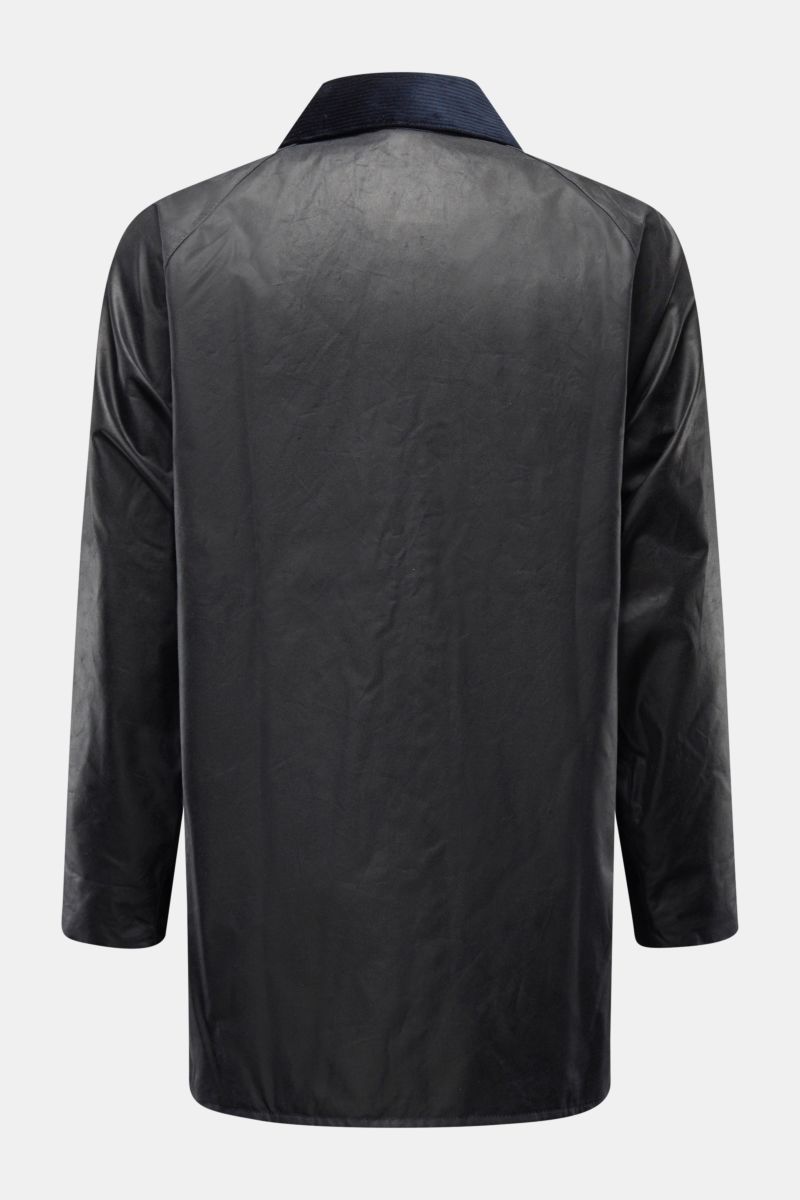 Back view of Barbour Waxed jacket 'Beaufort' dark navy made of robust, water-repellent waxed cotton with corduroy collar.

Description:  
A true classic in the British outdoor tradition: The waxed jacket 'Beaufort' by BARBOUR is made of robust, waxed c