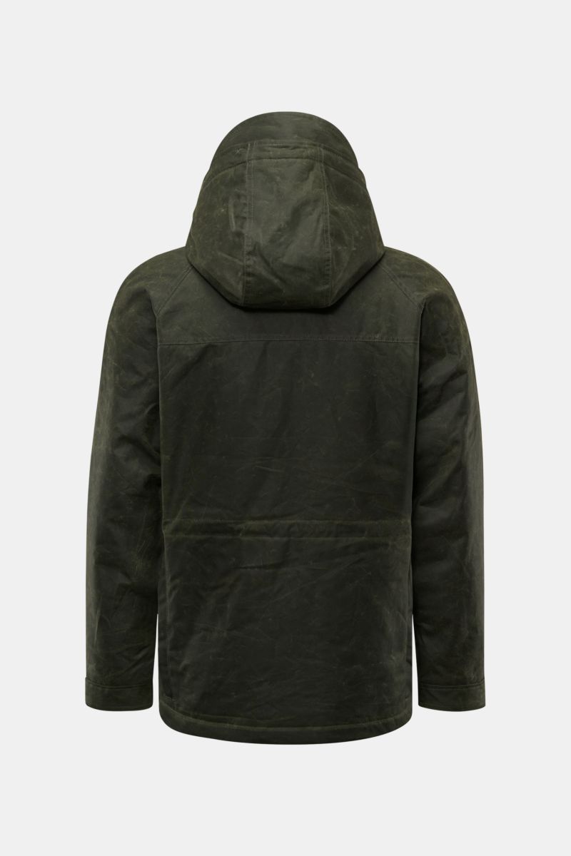Rear view of Manifattura Ceccarelli Wachsjacke 'New Fisherman' oliv in slim fit, waxed cotton, water-repellent with hood and wool lining.