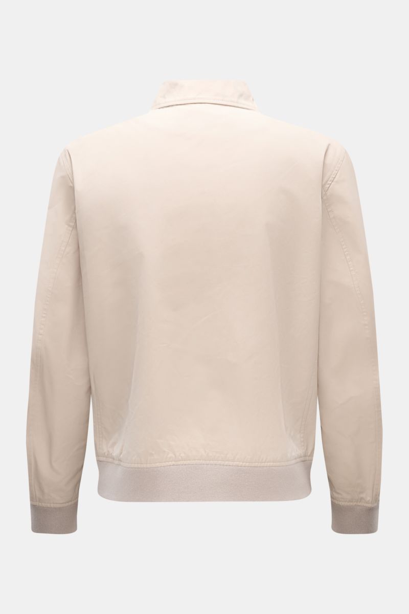 Beige 04651/ A trip in a bag Blouson 'Peached Cotton' in Slim Fit, Rückansicht mit Umlegekragen, elastischen Bündchen und softem Material.