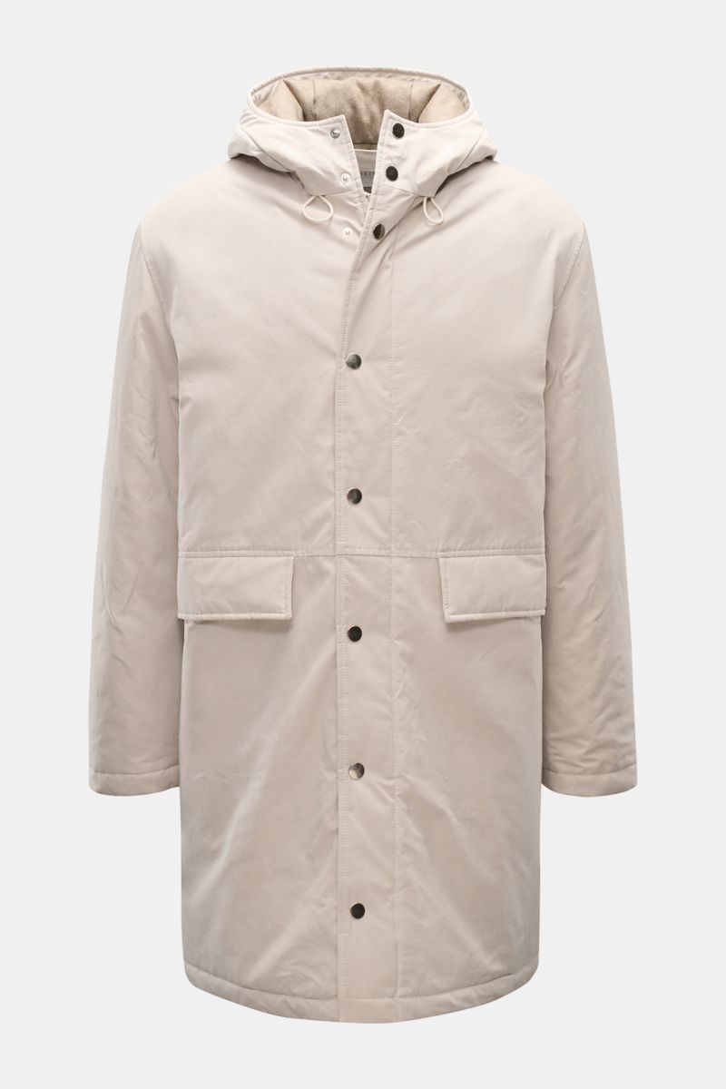 Front view of the 04651/ A trip in a bag Parka 'MC26' sand made from lightly waxed cotton with wool-mix lining, high collar, hood, two-way zipper, snap-button wind flap, large flap pockets, and inner pocket; inspired by the Winter Olympics in Cortina and 