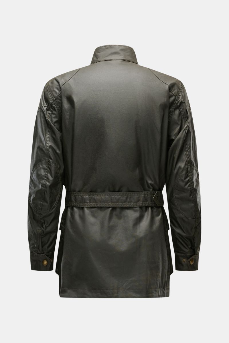 Belstaff Wachsjacke 'Trialmaster' dark olive, Rückansicht, gewachste, wasserabweisende Baumwolle, Slim Fit, Taillengürtel, verstärkte Schultern und Ellenbogen, Cordkragen.