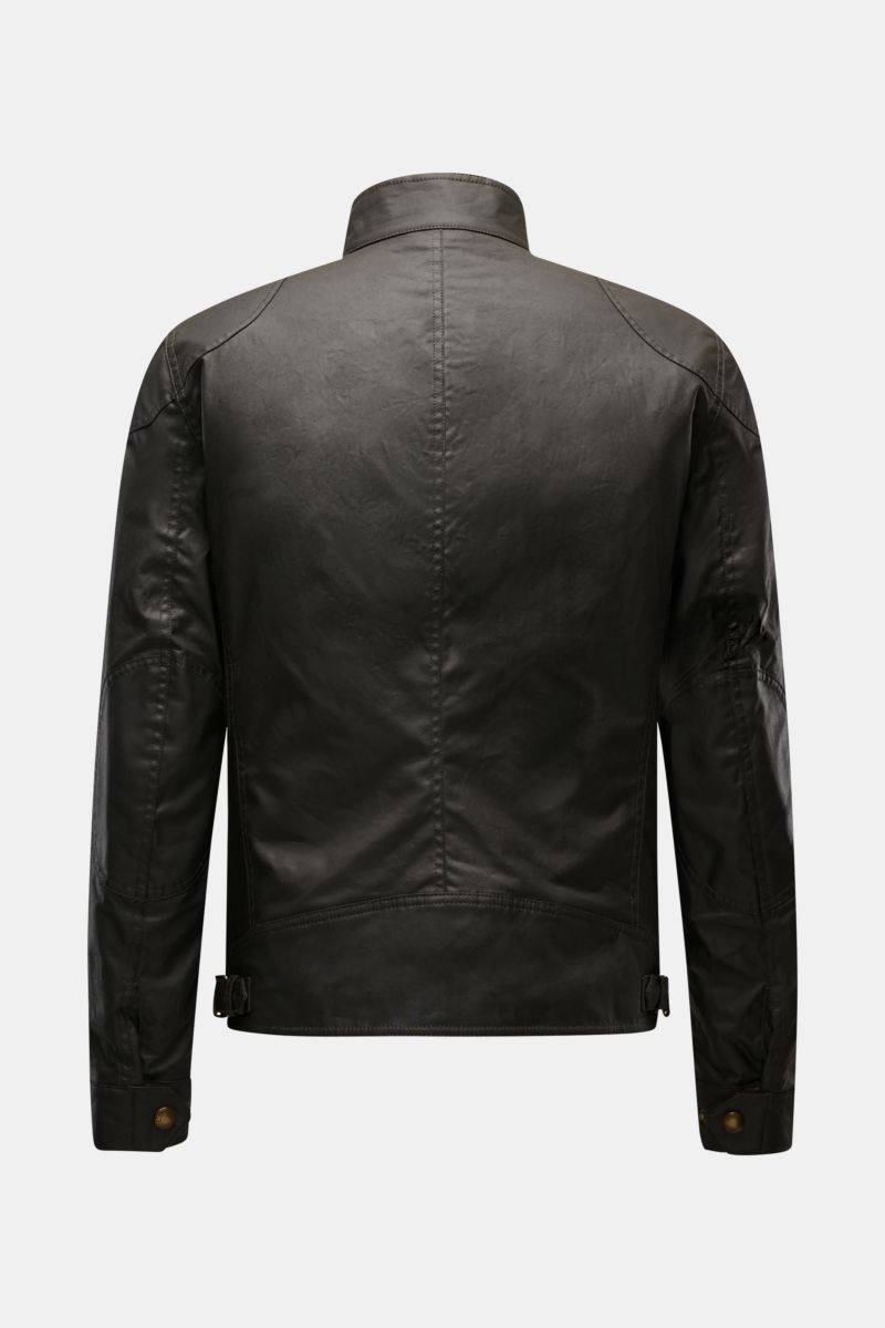 Belstaff Wachsjacke 'Racemaster' dark olive im Slim Fit, Rückansicht, gewachste Baumwolle, Stehkragen, robuste Details, Outdoor-Klassiker.