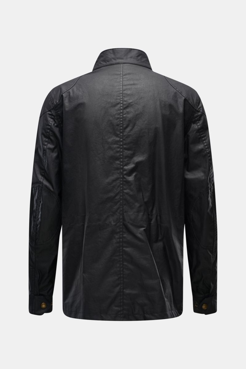 Belstaff Wachsjacke 'Fieldmaster' dark navy, Rückansicht, gewachste Baumwolle, Slim Fit, verstärkte Schultern und Ellenbogen, Cordbesatz am Stehkragen, wind- und wasserabweisend.