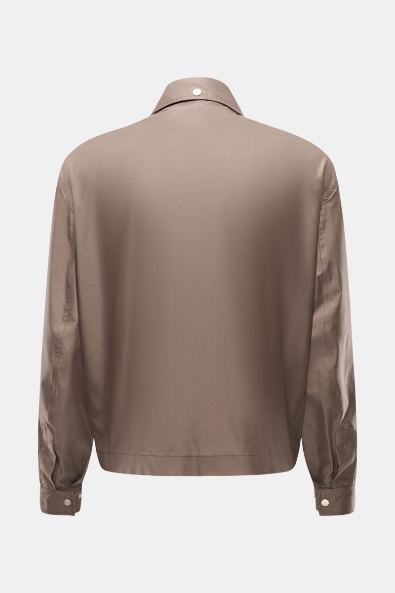 Brunello Cucinelli Jacke taupe shown from the back, slim fit with smooth silk-microfiber mix, unconstructed design, cuffed sleeves, and collar.
