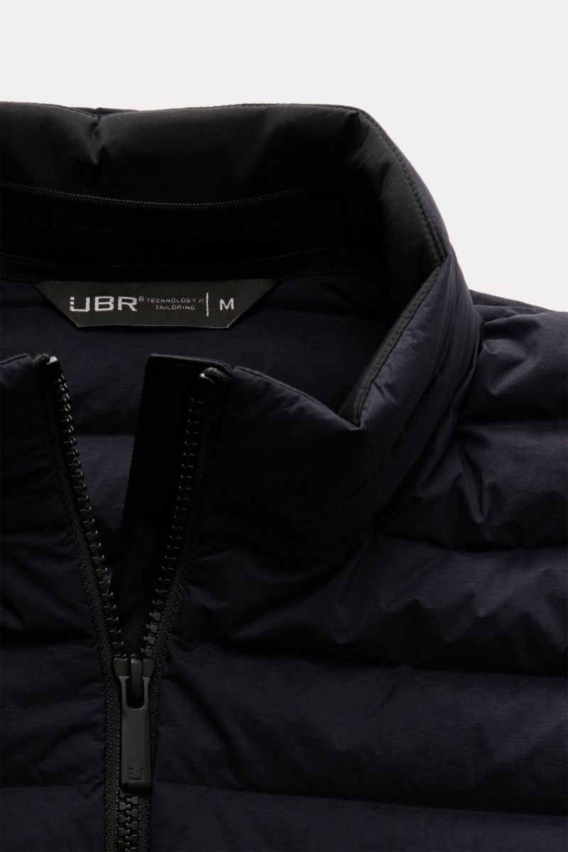 Close-up front view of the UBR Daunenweste 'Supersonic' navy showing the high collar, two-way zipper, and elastic microfiber fabric with ultralight down filling.
