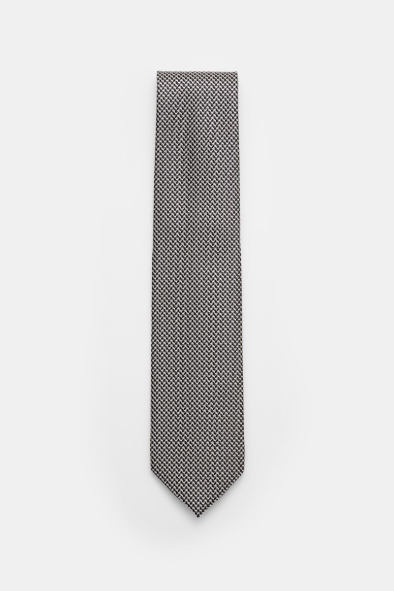 Tom Ford Seidenkrawatte dark navy/weiß gemustert, frontale Ansicht, reine Seide, feines Webmuster, dezenter Glanz, Made in Italy, 8 cm breit.