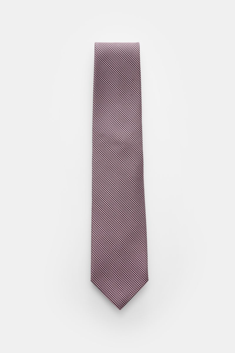 Tom Ford Seidenkrawatte rosé/schwarz gemustert in Hahnentritt, reine Seide, dezenter Glanz, Logo-Stitching, 8 cm breit, made in Italy, frontal fotografiert.
