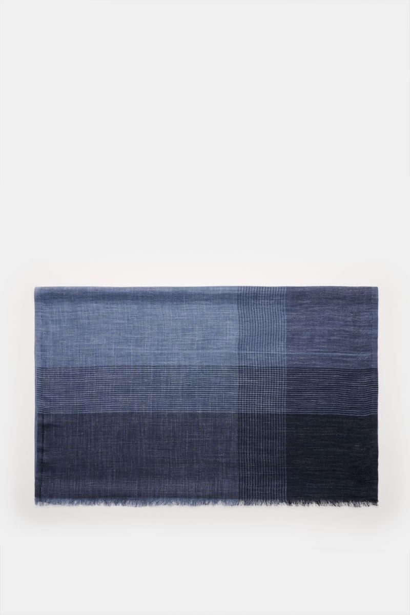 Brunello Cucinelli Schal graublau/navy kariert shown from above, lightweight silk and linen scarf with soft feel, narrow fringed edges.