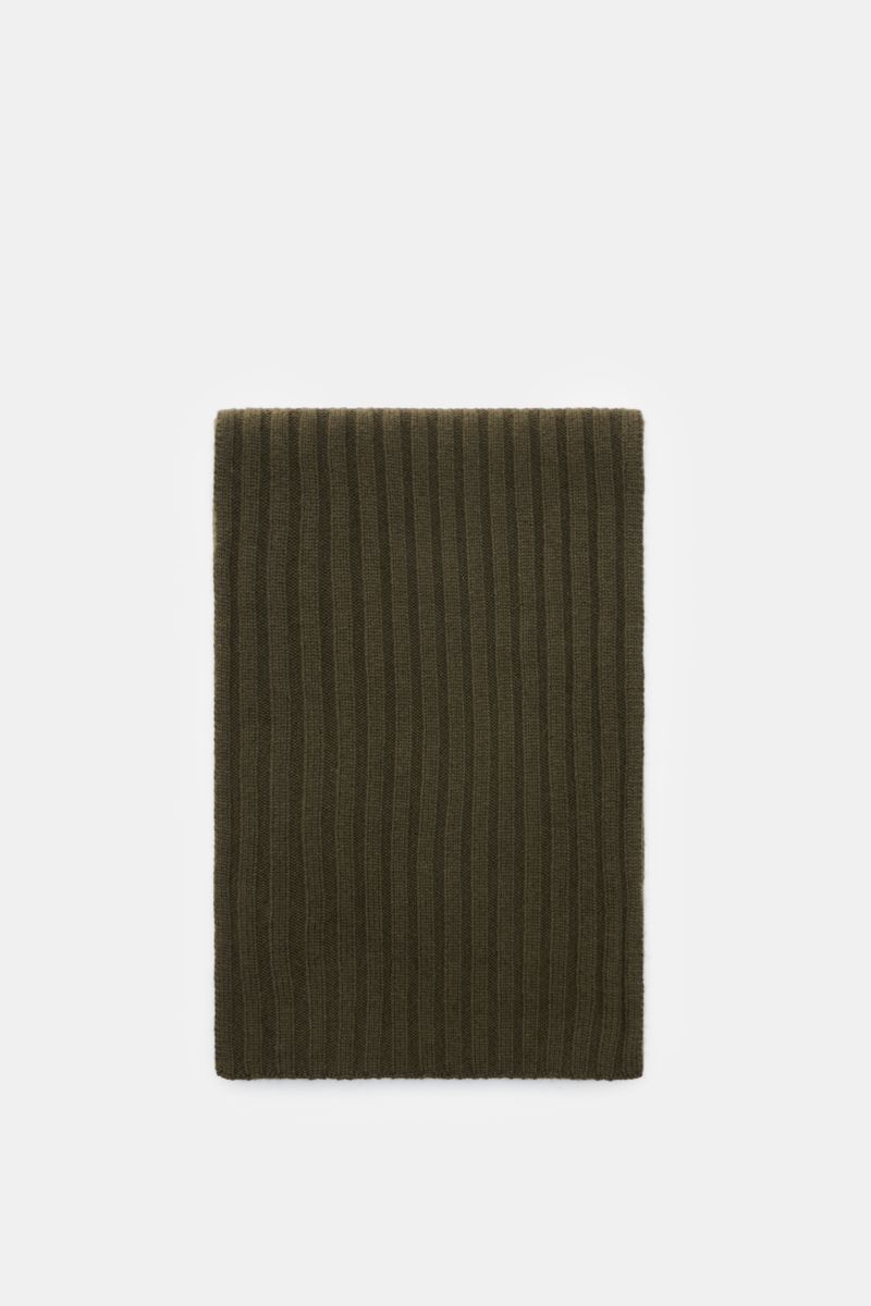 von Braun Cashmere Schal oliv, liegend von oben fotografiert, in klassischem Rippstrick-Design aus reinem mongolischem Cashmere, ca. 169x25 cm, sehr weich und feines Strickbild