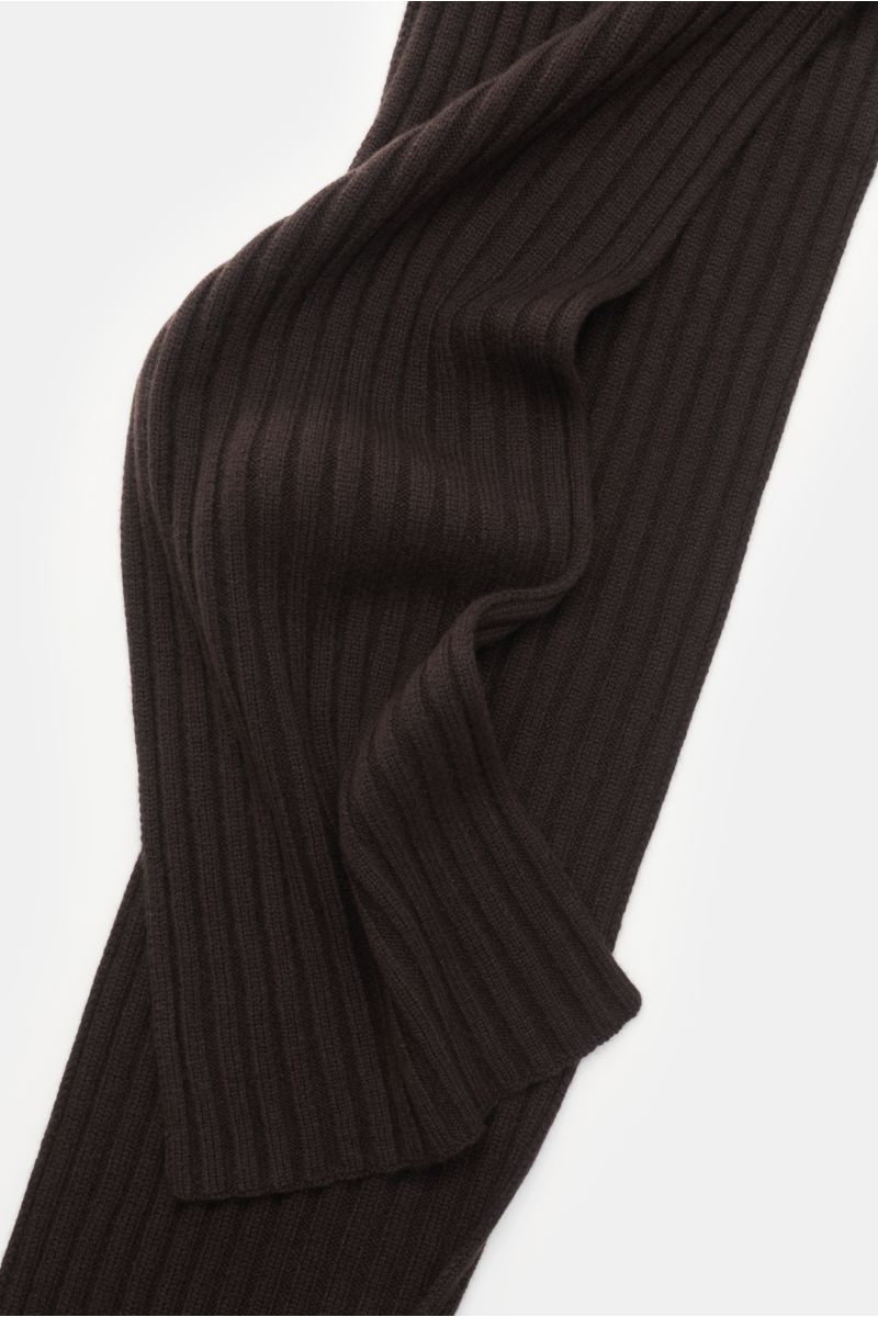 von Braun Cashmere Schal dunkelbraun, aus reinem mongolischem Cashmere, klassisches Rippstrick-Design, feines Strickbild, weich, liegend fotografiert, Maße ca. 169x25 cm