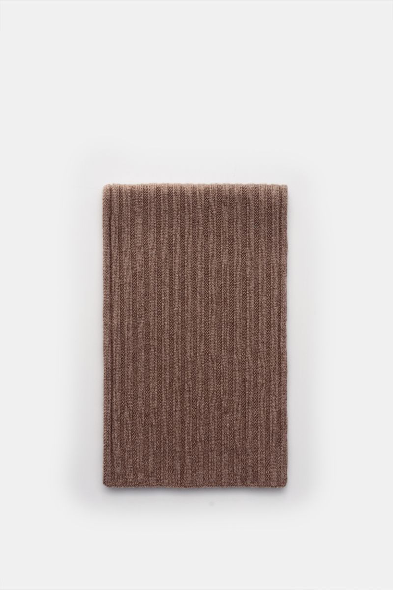 Top-down view of a folded von Braun Cashmere scarf brown mottled in classic rib knit, showcasing fine, soft pure Mongolian cashmere fabric.

This timeless VON BRAUN scarf made of pure Mongolian cashmere in distinctive rib knit protects against bad weat