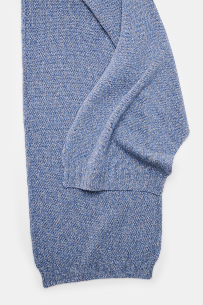 04651/ A trip in a bag Schal 'Mouline Scarf' rauchblau/beige meliert, weich, Woll-Cashmere-Mix mit Rippkanten, liegend aus Draufsicht.