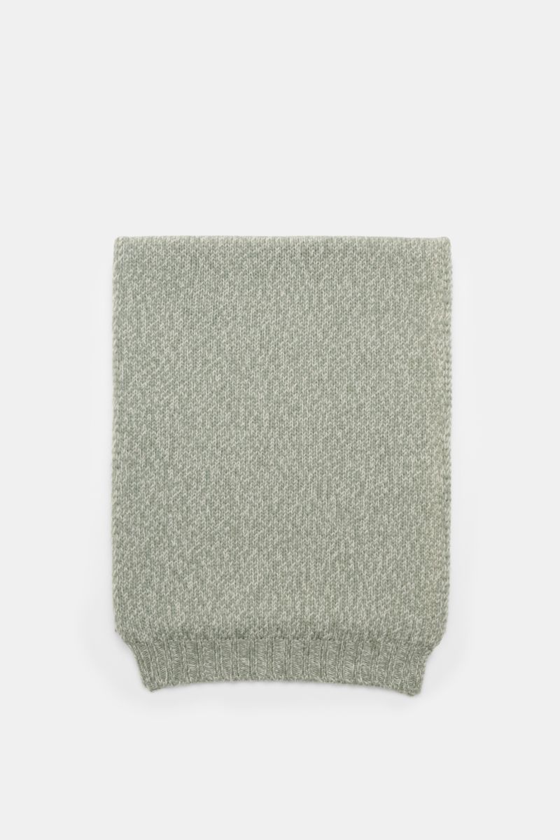 04651/ A trip in a bag Schal 'Mouline Scarf' salbei/hellgrau meliert, flach liegend, weicher Woll-Cashmere-Mix, Rippstrickkanten, ca. 170x34 cm.