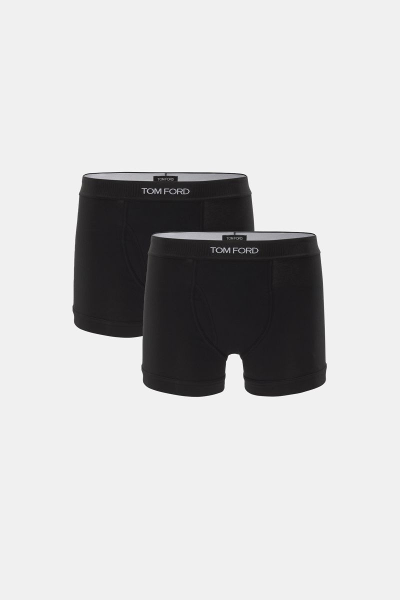 Front view of Tom Ford Boxershorts 2er-Set schwarz in black, featuring elastic waistband with TOM FORD stitching and side fly.

Sportlich, schlicht und luxuriös: Die komfortablen Boxershorts mit praktischem Eingriff und TOM FORD-Stitching auf dem elast