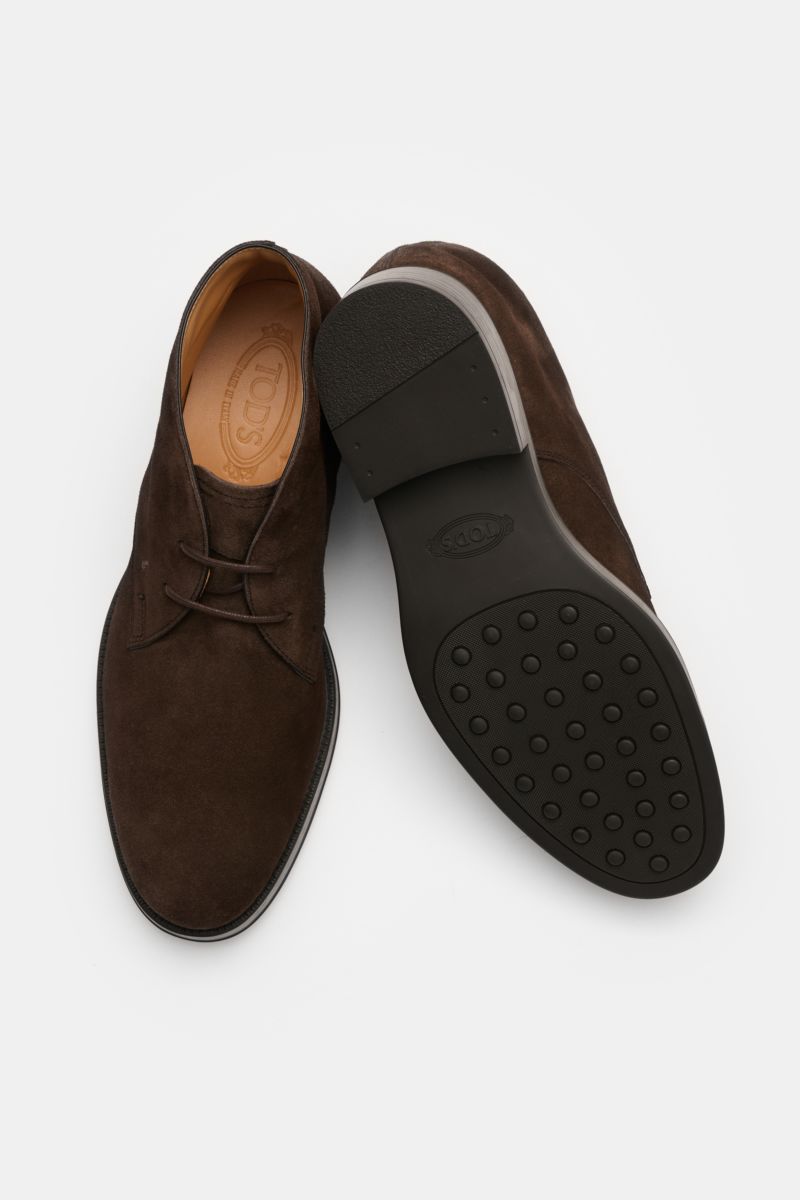 Tod's Desert Boot 'Polacco' dunkelbraun aus Veloursleder, schmal zulaufend, Zwei-Loch-Schnürung, genoppte Gummisohle, von oben fotografiert.