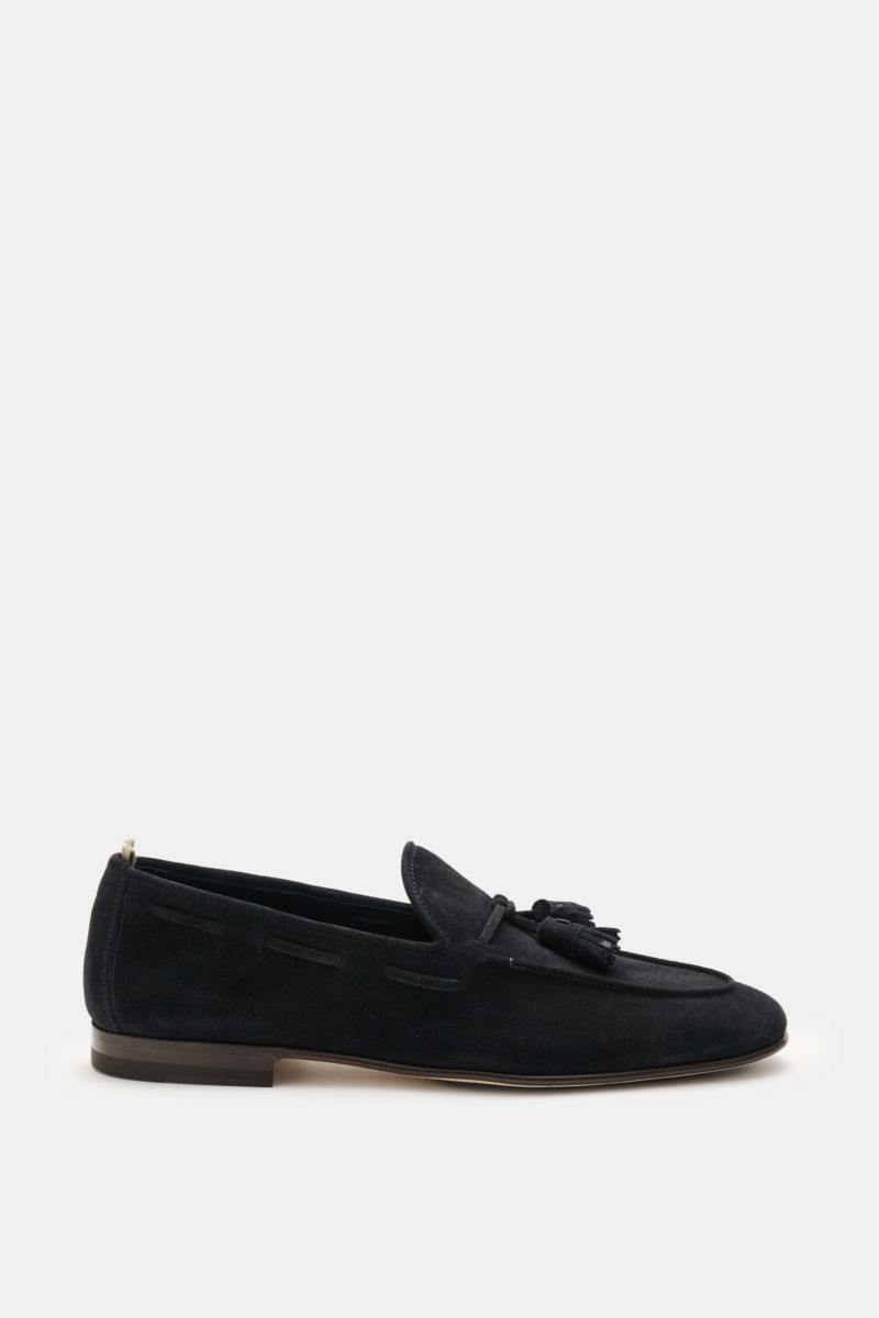 Officine Creative Tassel Loafer 'Oliver' navy aus edlem Veloursleder, schmal zulaufend, mit Tassels, Ziernaht, Lederfutter und durchgenähter Ledersohle, Seitenansicht.